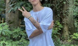 张小寒最新爆料男歌手,当红男歌手背后的故事